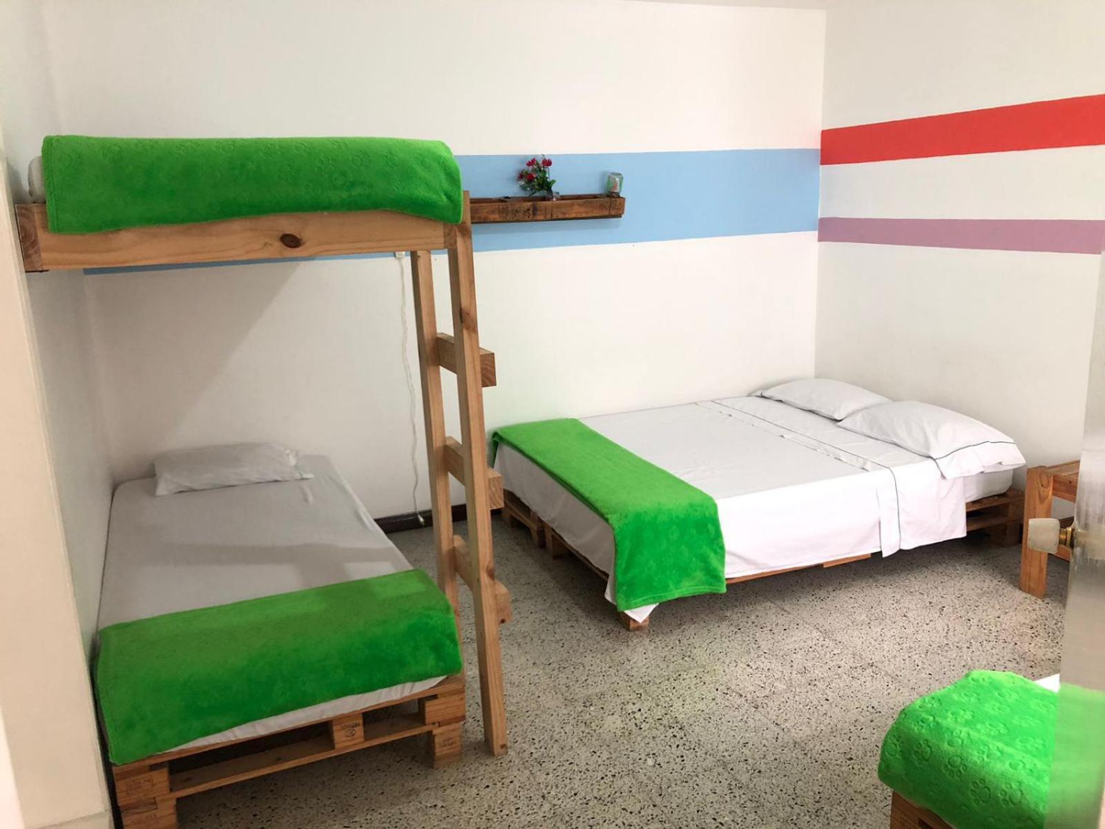 Hostal Rich 메딜린 외부 사진