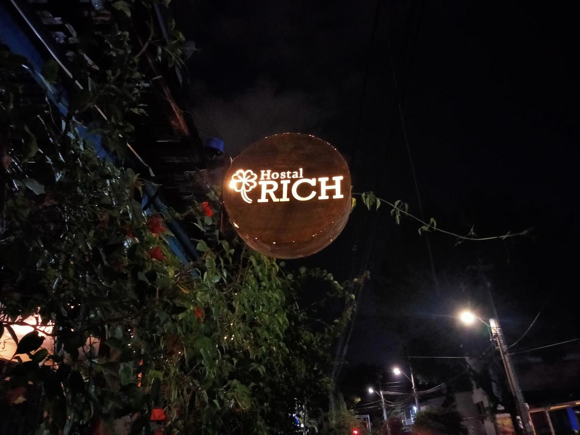 Hostal Rich 메딜린 외부 사진