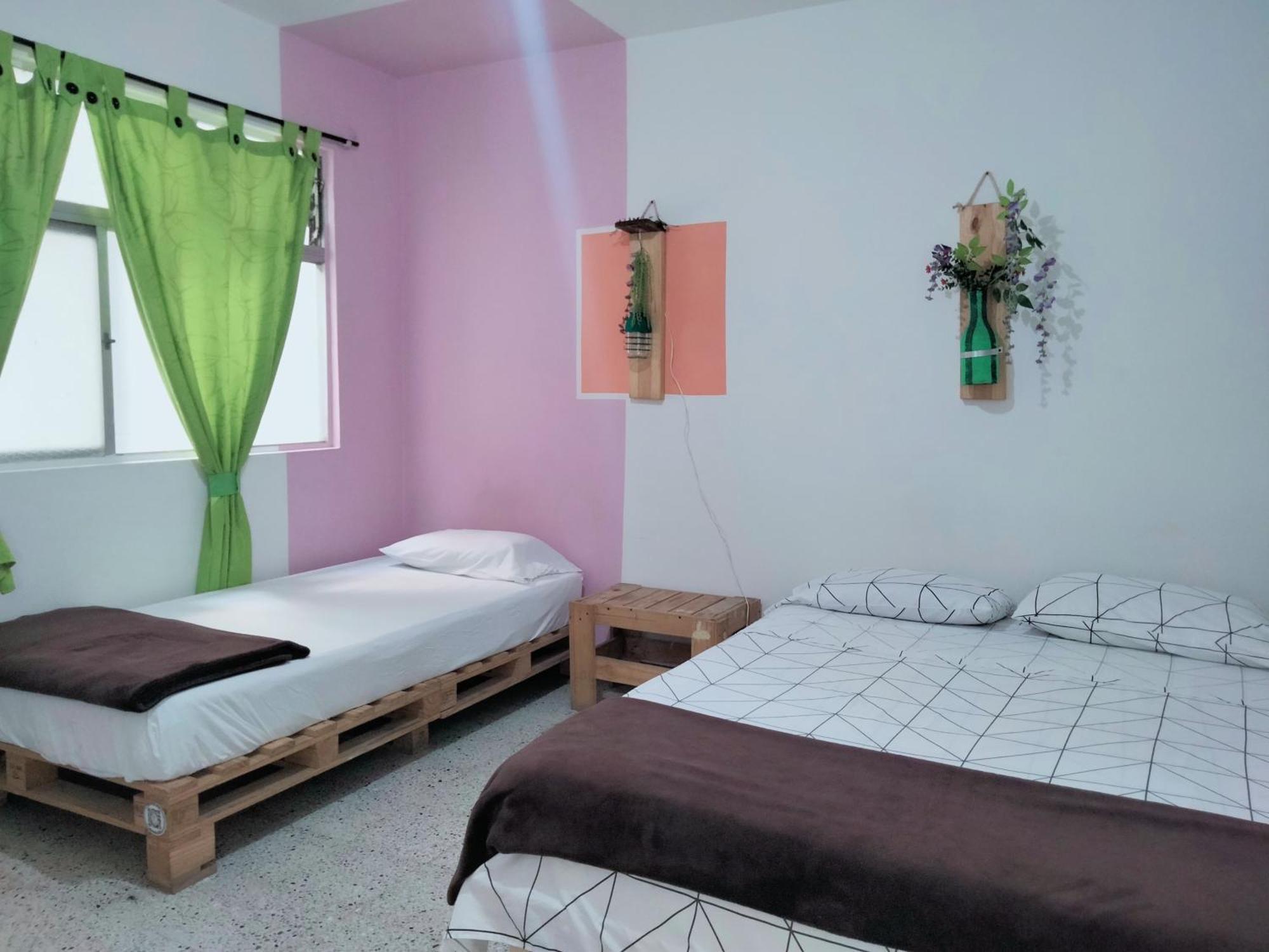 Hostal Rich 메딜린 외부 사진